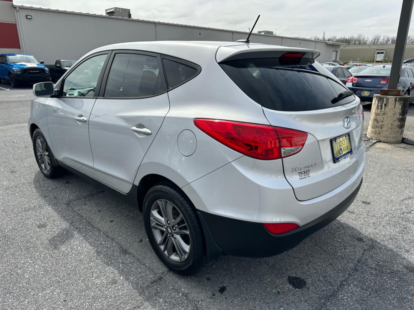 2014 SILVER Hyundai Tucson GL Auto FWD (KM8JT3AF7EU) with an 2.0L L4 DOHC 16V engine, 6-Speed Automatic transmission, located at 1254 Manheim Pike, Lancaster, PA, 17601, (717) 393-9133, 40.062870, -76.323273 - Photo#6